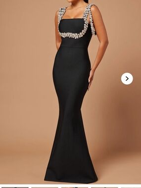Black Embellished Strap Mermaid Evening Dress